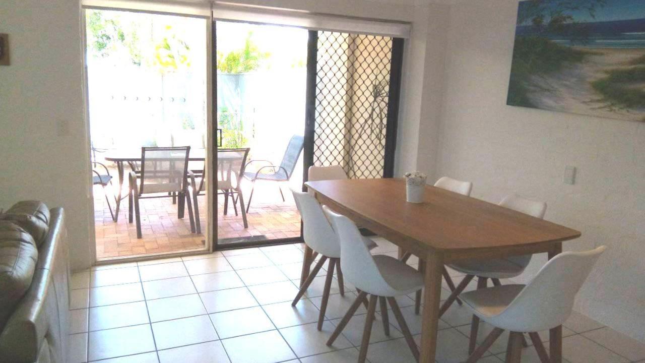 Le Court Villas Noosa Heads Bagian luar foto