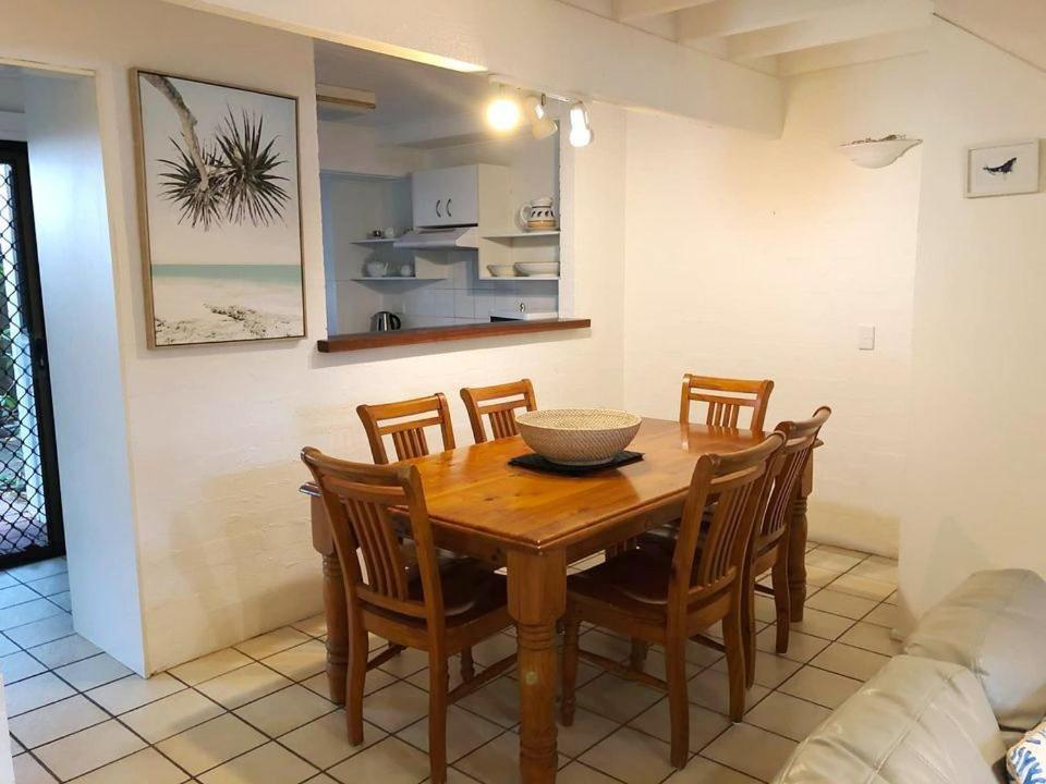 Le Court Villas Noosa Heads Bagian luar foto